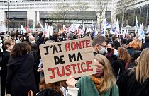 Les professionnels de la justice français se rassemblés à proximité du ministère de l'Economie et des Finances à Paris, le 15 décembre