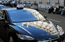 Paris'te Tesla Model3 tipi taksi