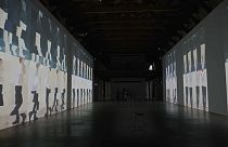Un particolare della mostra di Bruce Nauman a Venezia.