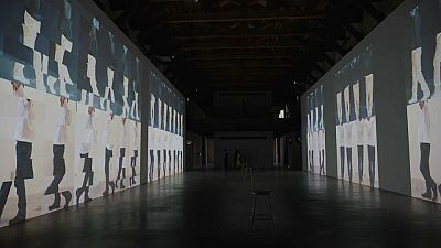 Un particolare della mostra di Bruce Nauman a Venezia. 