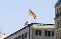 Almanya, iki Rus diplomatı 'istenmeyen kişi' ilan etti