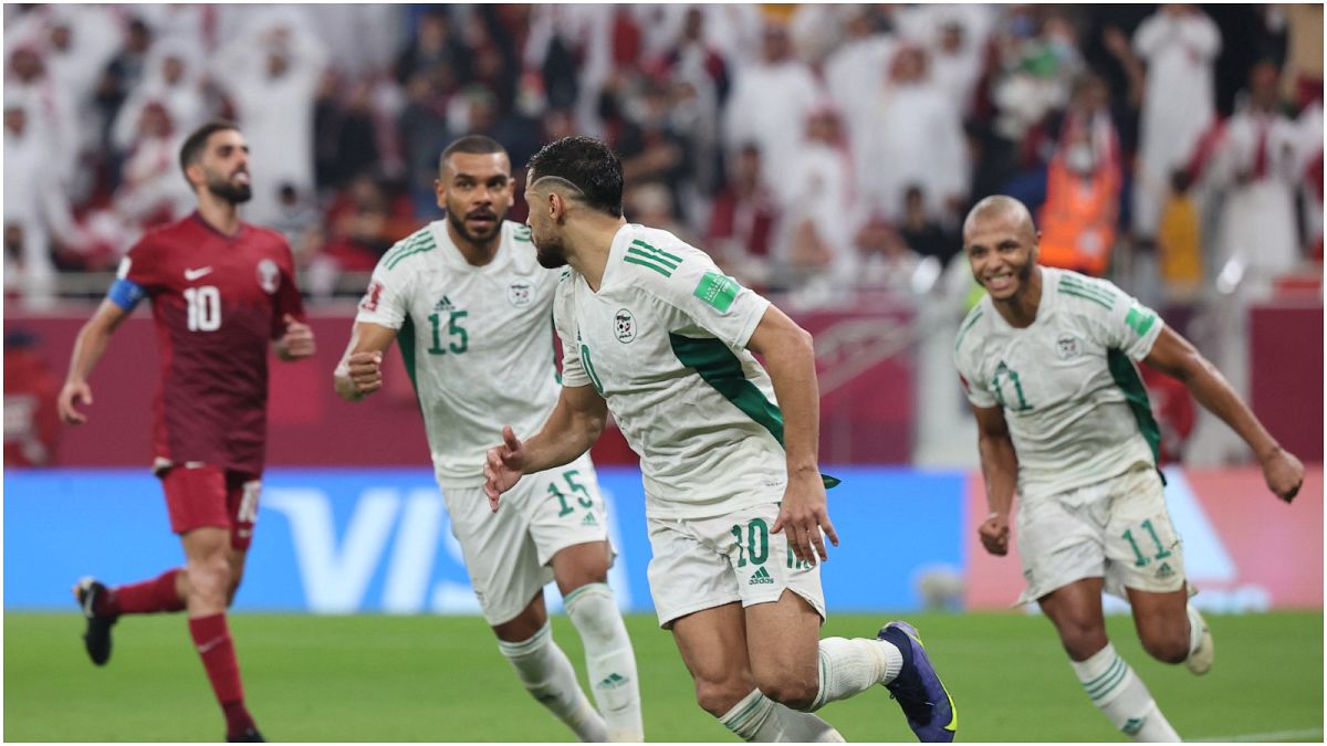الجزائر تحرز الهدف الثاني أمام منتخب قطر 