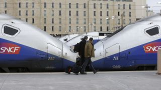Archives : TGV et passagers à la gare de Marseille Saint-Charles, le 03/04/2018