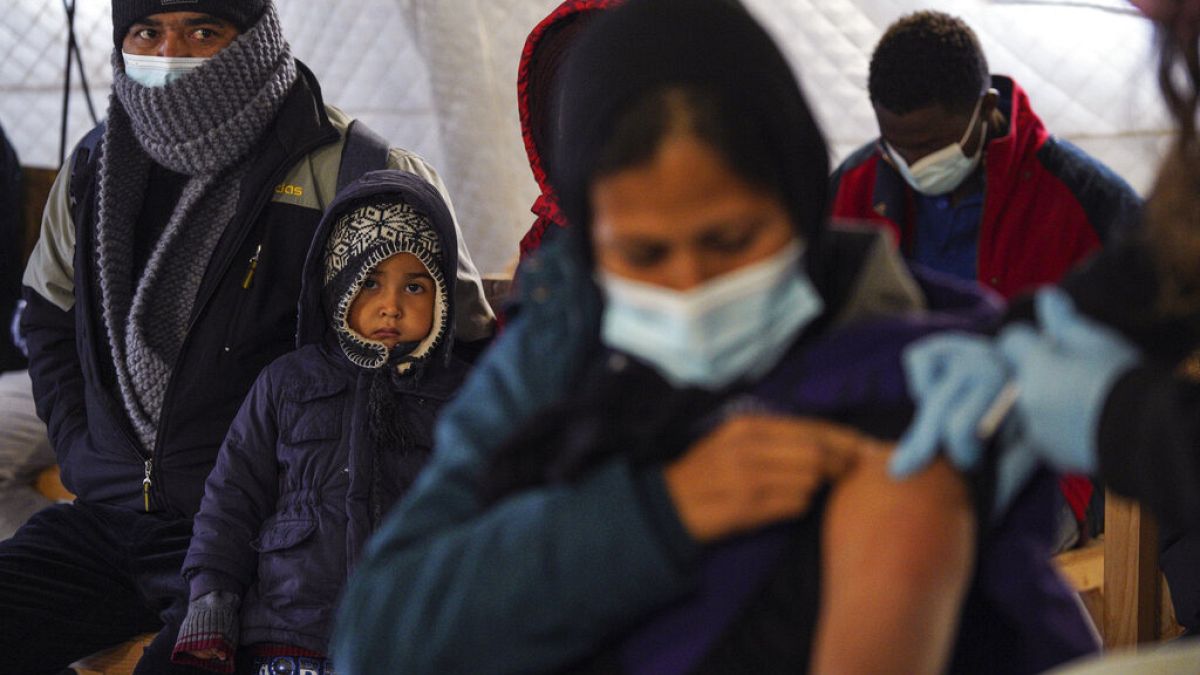 Covid-19: Üretici şirketler tazminat riskinden dolayı mültecilere aşı sağlamıyor