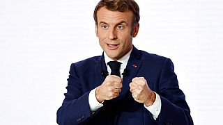 Macron a tutto campo parla in Tv e le opposizioni insorgono