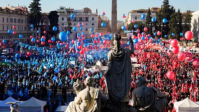 الآلاف يتظاهرون ضد الإجراءات المالية الحكومية في روما-إيطاليا