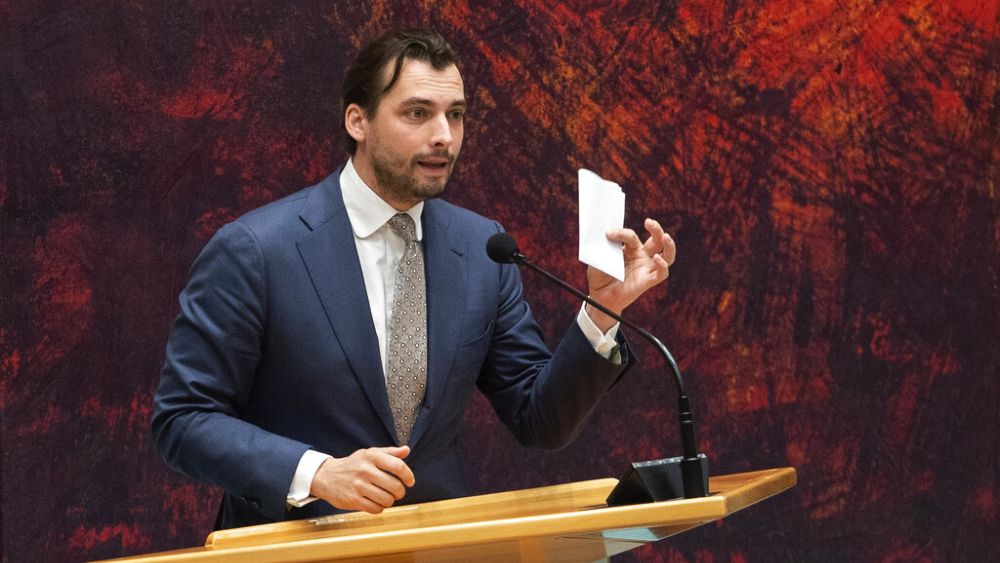 Hollanda'da seçimlere iki gün kala aşırı sağcı lider Baudet'e bira