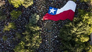 Vista aérea del mitin de cierre de campaña del candidato izquierdista a la presidencia de Chile, Gabriel Boric, en Santiago, el 16 de diciembre de 2021.