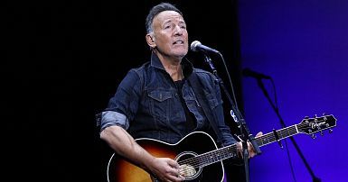 Bruce Springsteen sells entire music catalogue to Sony for half a