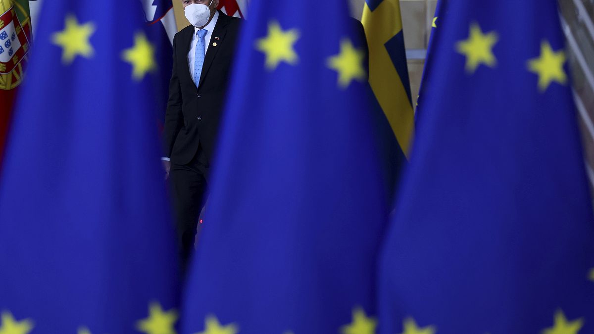 رئيس وزراء سلوفينيا يانيس يانشا يصل لحضور قمة الاتحاد الأوروبي في مبنى المجلس الأوروبي في بروكسل، الخميس 16 ديسمبر، 2021.