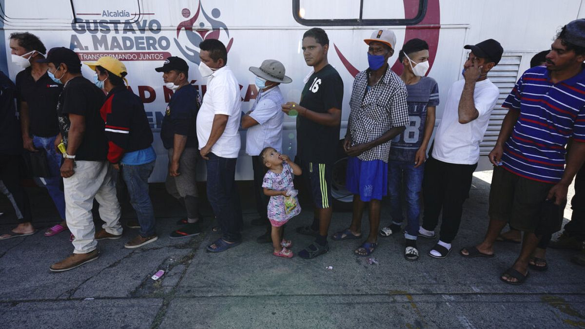 Los migrantes de la carava migrante en el albergue Casa del Peregrino San Juan Diego, 13/12/2021., Ciudad de México, México