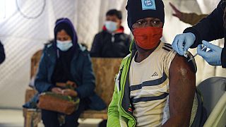 Countries must vaccinate displaced people, IOM and WHO say