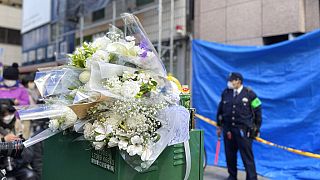 Les habitants d'Osaka rendent hommage aux victimes d'un incendie meurtrier