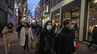 Shoppen in Amsterdam vor dem Weihnachts-Lockdown in den Niederlanden