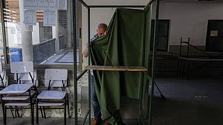 Preparan un centro de votación para las elecciones de Chile