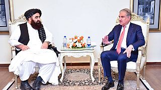 وزير الخارجية الباكستاني شاه محمود قريشي مع وزير خارجية طالبان الأفغاني أمير خان متقي - إسلام أباد- 18 ديسمبر 2021