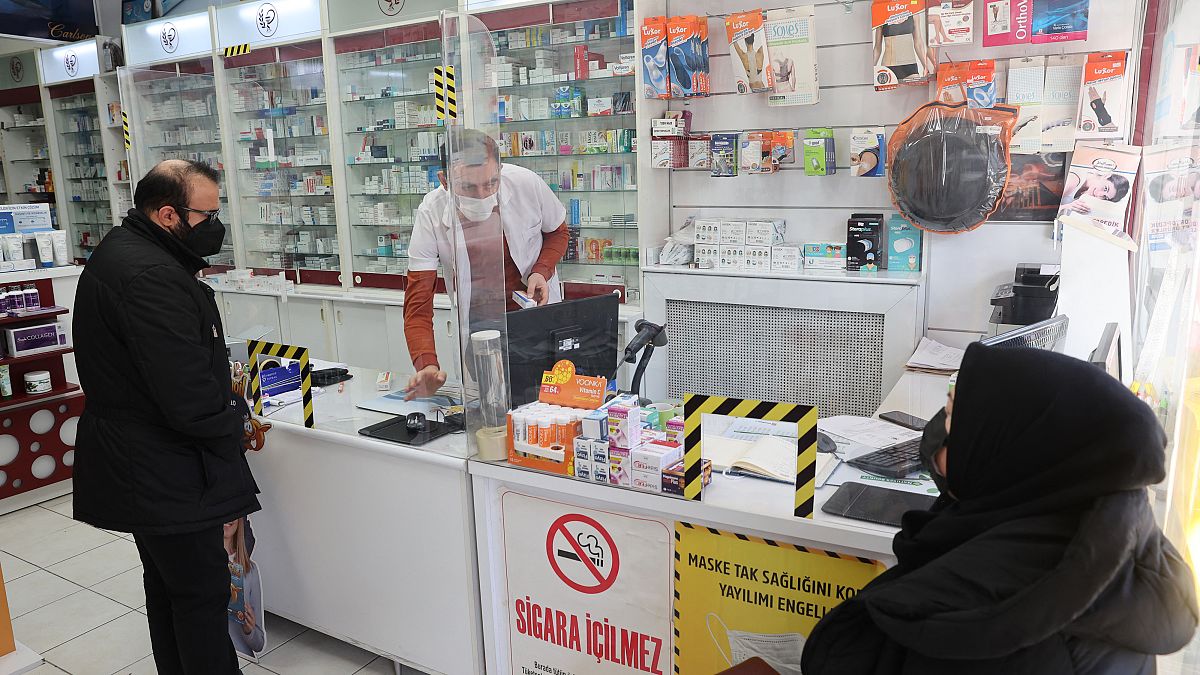Türkiye'de eczanelerde ilaç sıkıntısı başladı