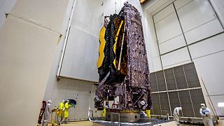 تم تثبيت تلسكوب جيمس ويب الفضائي التابع لناسا فوق صاروخ آريان 5 الذي سيطلقه إلى الفضاء -11 ديسمبر 2021