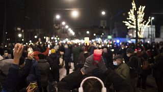 A Vienne, dimanche 19 décembre, 13 400 bougies ont été allumées en hommage aux décès liés au Covid-19.