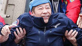 Çocukluk hayalini gerçekleştiren Japon girişimci Yusaku Maezawa 12 günlük uzay seyahatini tamamlayarak dünyaya döndü