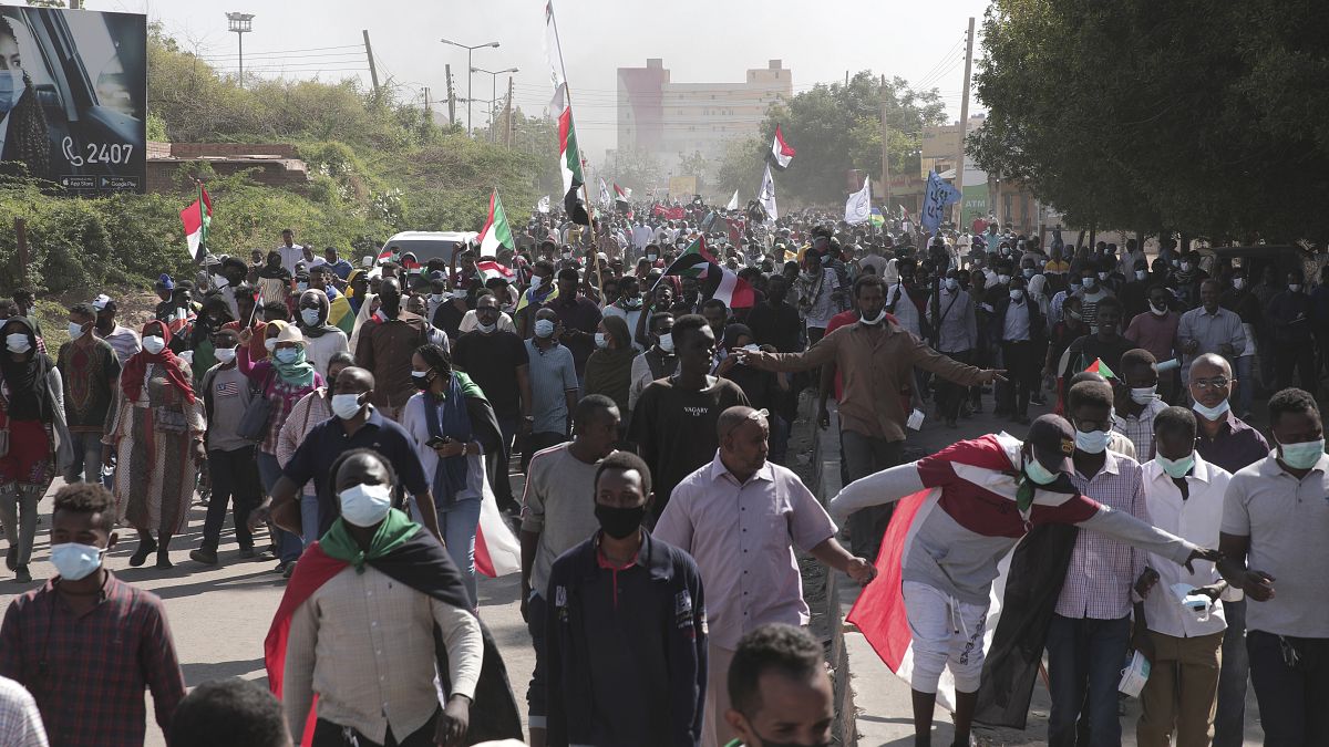 احتجاج في الخرطوم على الانقلاب العسكري في أكتوبر / تشرين الأول والاتفاق اللاحق الذي أعاد رئيس الوزراء عبد الله حمدوك للسلطة في السودان.