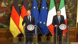Chanceler alemão Scholz visita Roma e pede UE mais "unida e forte"
