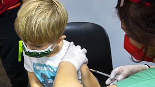 Engedélyezték a Novavax vakcináját az EU-ban