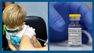 Archives : (à g.) vaccination d'un enfant en Autriche, le 01/12/2021 // (à dr.) : flacon du vaccin Novavax en phase expérimentale, photo du 07/10/2020