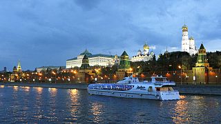نهر موسكفا حيث يظهر الكرملين في الخلفية في موسكو، روسيا، الخميس 5 مايو 2011