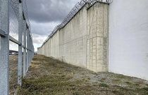 Vista de la prisión de 300 celdas a 50 kilómetros al sureste de la capital, Pristina, 17/12/2021, Giljan, Kosovo
