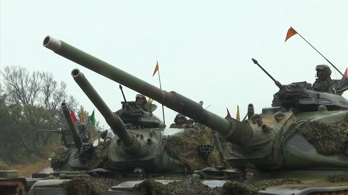 Des chars taïwanais s'exercent au combat lors d'une simulation d'invasion militaire
