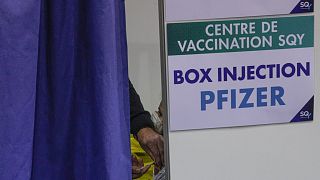 Centre de vaccination à Saint-Quentin-en-Yvelines, dans l'ouest de Paris en France, le 22 décembre 2021