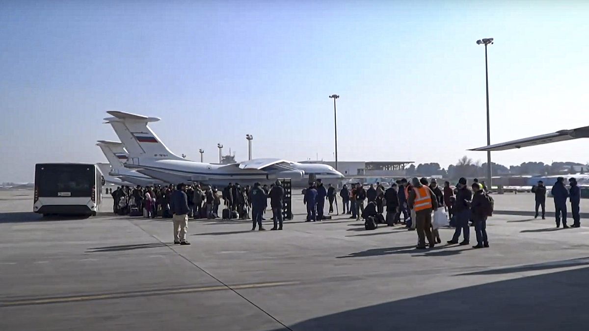 kabil havalimanında bekleyen Rus askeri uçağı