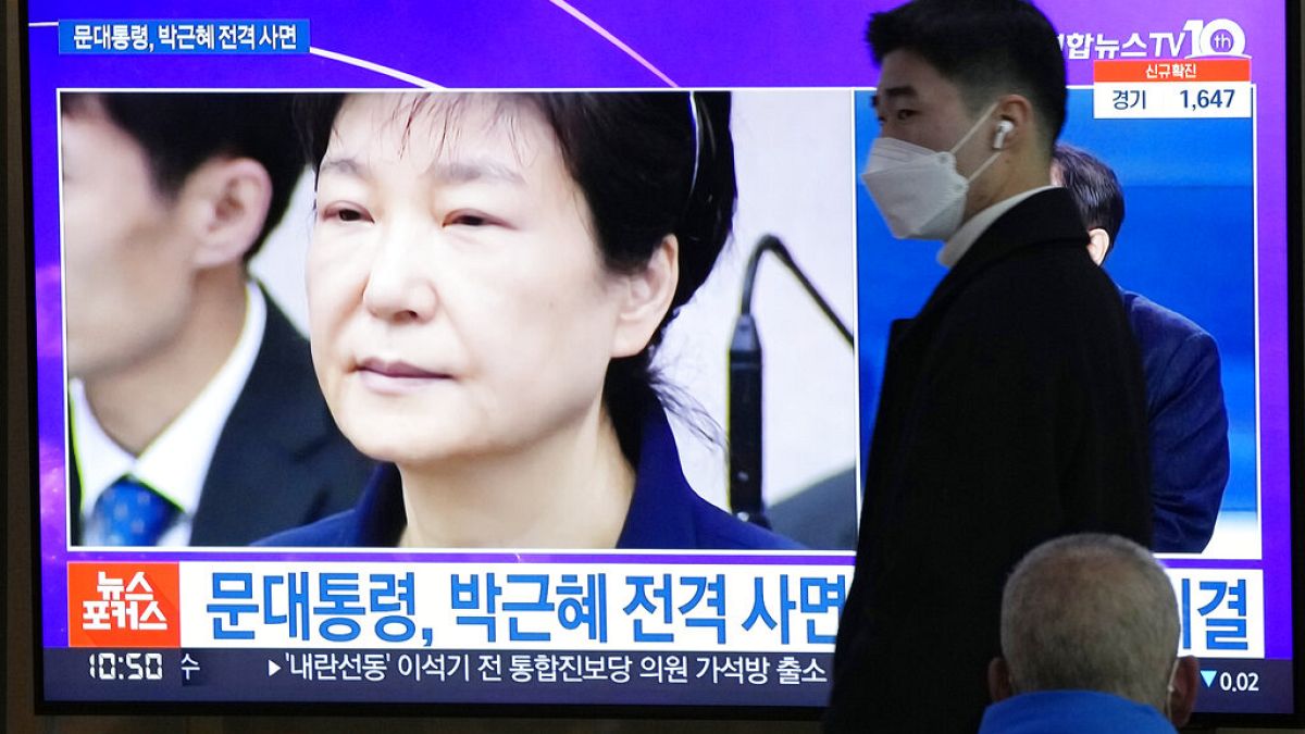 Νότια Κορέα: Απονεμήθηκε χάρη στην πρώην πρόεδρο