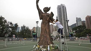 "Demokrasinin Tanrıçası" heykeli