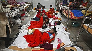 Kigyulladt egy személyszállító komp Bangladesben