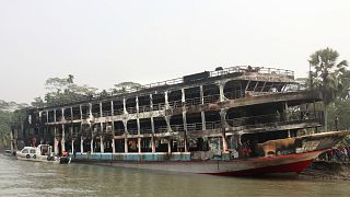 Bangladeş'te bir yolcu feribotunda çıkan yangında en az 39 kişi hayatını kaybetti