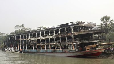 Bangladesh : au moins 37 personnes sont mortes dans l'incendie d'un ferry