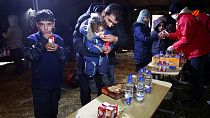 Bei ihrer Flucht durch Osteuropa sind Migranten oft auf freiwillige Helfer angewiesen.