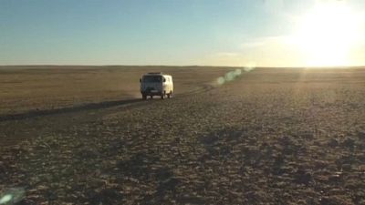 Moğolistan’da doktorlar göçebe halkı aşılamak için her gün kilometrelerce yol gidiyor