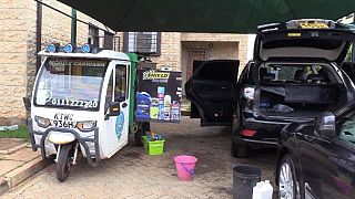 Kenya : l'essor des stations de lavage de voitures ambulantes