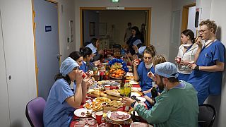 Weihnachtsessen auf der Covid-Intensivstation im Krankenhaus La Timone in Marseille