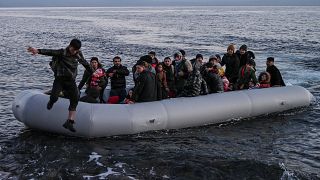 مهاجرون ولاجئون يصلون عند سواحل جزيرة ليسبوس اليونانية. 02/03/2020