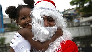 Brésil : un Père Noël noir pour le bonheur des enfants 