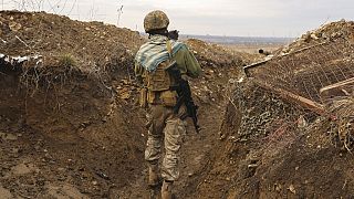 Ukrán katona a szakadár kelet-ukrajnai Donyeck régióban