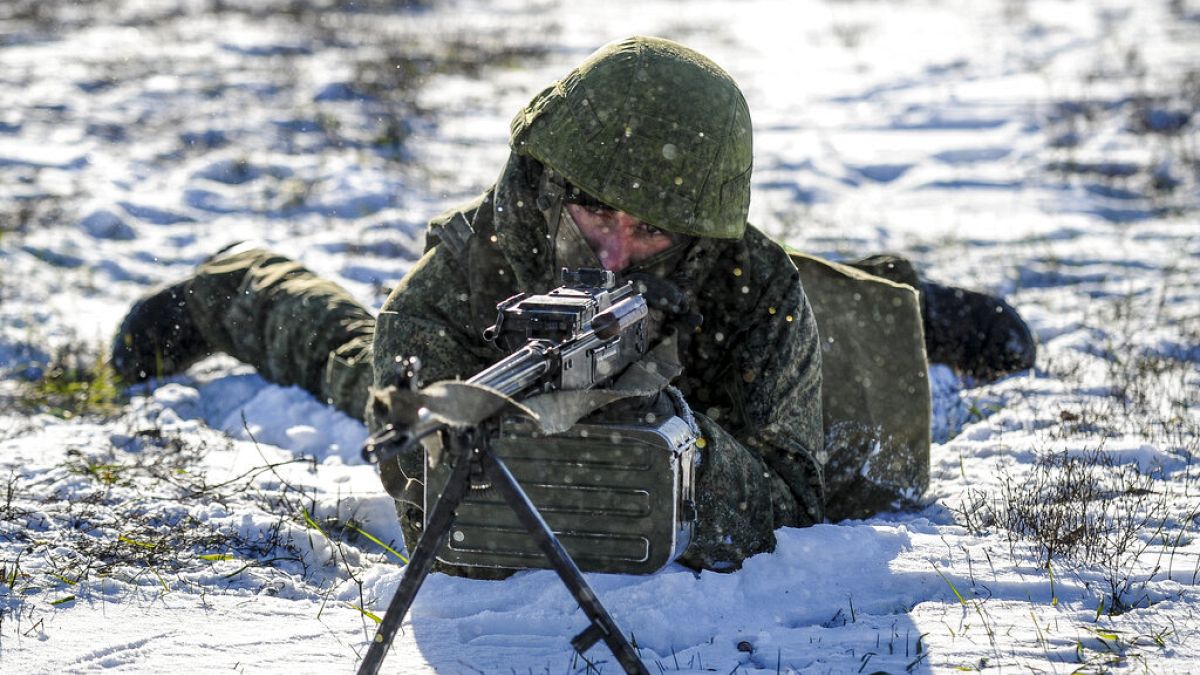 Rusia anuncia que 10 000 soldados han terminado su ejercicio cerca de Ucrania