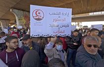 احتجاجات في الشارع التونسي مؤيدة للديمقراطية وترفض اجراءات الرئيس قيس سعيد.
