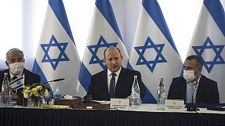 İsrail Başbakanı Naftali Bennett (ortada)