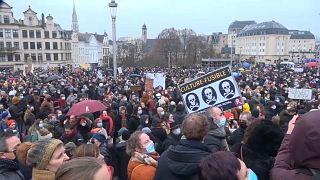 Ezrek tüntettek a kulturális élet leállítása miatt Brüsszelben