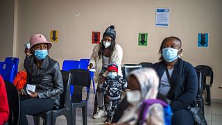 Warten auf die Impfung gegen Covid-19 in Südafrika